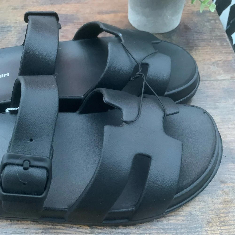 NWT cute Black “Madden Girl” Black Women's H Sandals buckle - Picture 4 of 6